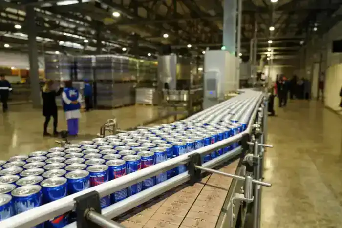 В ЭТОМ ГОДУ В ТУРКЕСТАНСКОЙ ОБЛАСТИ ВВЕДЕНЫ В ЭКСПЛУАТАЦИЮ СОВРЕМЕННЫЕ ЗАВОДЫ, ОТВЕЧАЮЩИЕ МЕЖДУНАРОДНЫМ ТРЕБОВАНИЯМ, А ОБЪЕМ ПРОМЫШЛЕННОЙ ПРОДУКЦИИ СОСТАВИЛ 1,3 ТРЛН ТЕНГЕ. (6)