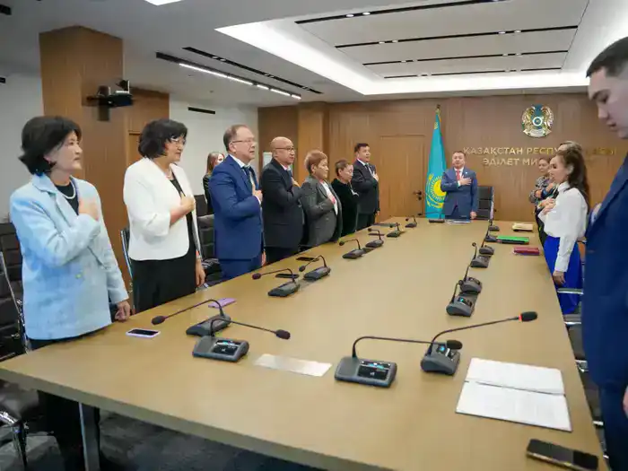 Министр юстиции Ерлан Сарсембаев в честь Дня адвокатуры наградил представителей адвокатского сообщества (8)