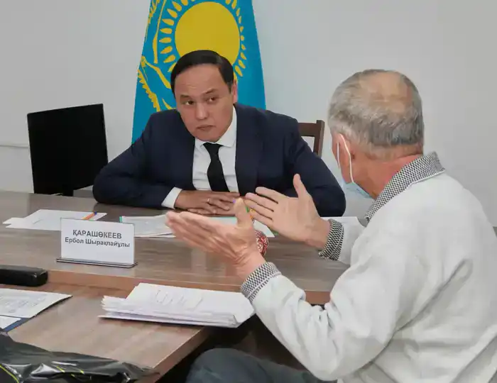 Диалог между гражданами и акимом: важные вопросы и судьбы в Жамбылской области