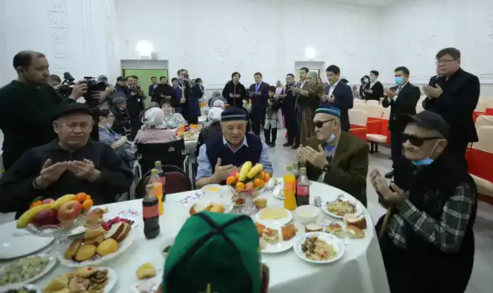 Глава региона поздравил получателей услуг Центра специальных социальных услуг № 2 с Новым годом (9)