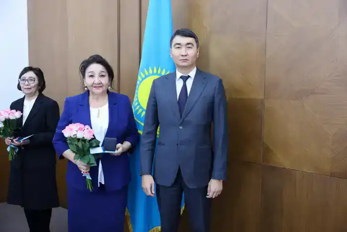 ЛУЧШИЕ РАБОТНИКИ СФЕРЫ ЗДРАВООХРАНЕНИЯ БЫЛИ НАГРАЖДЕНЫ (4)