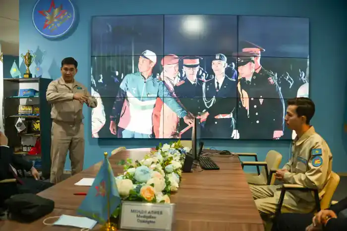 В Астане сенаторы ознакомились военно-патриотической работой в Вооруженных силах (2)