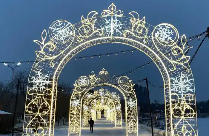 Караганда готовится к Новому году: праздничные инсталляции от управления парками и скверами