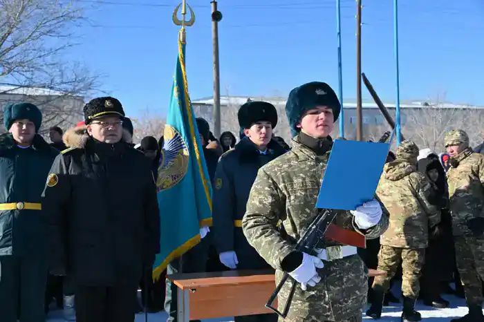 Офицеры Минобороны провели разъяснительную работу в воинских частях Восточного Казахстана (4)