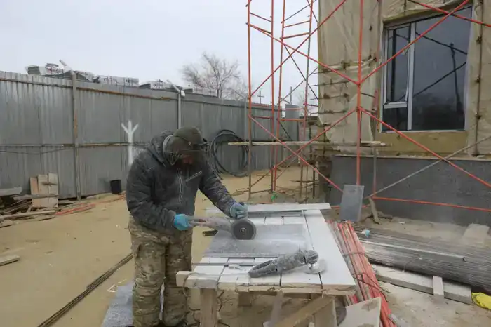 Заместитель акима области посетил строительные объекты в Арале (5)