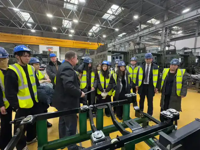 Экскурсия в мир обороны: школьники на передовой!