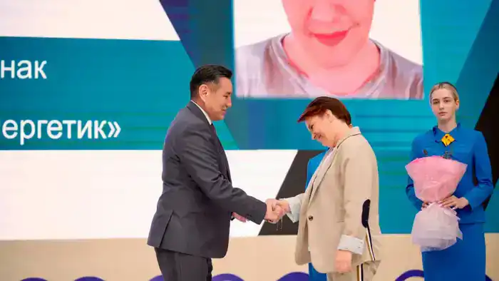 В Восточном Казахстане награждены представители энергетической отрасли (8)