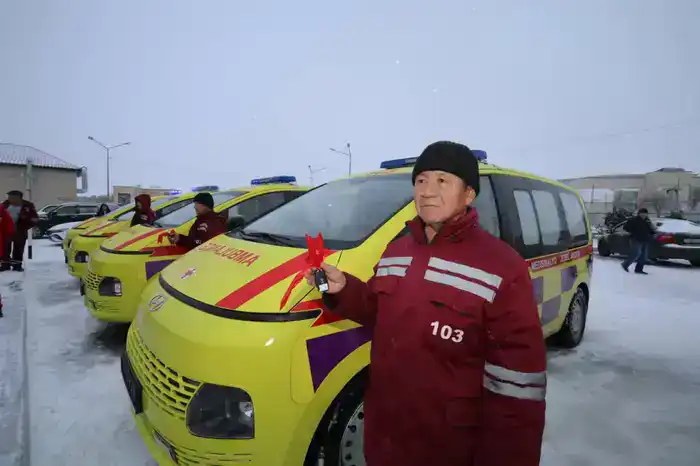 Городу Жанаозен передали 5 новых машин скорой помощи (7)