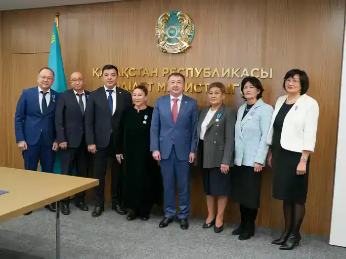 Министр юстиции Ерлан Сарсембаев в честь Дня адвокатуры наградил представителей адвокатского сообщества (9)