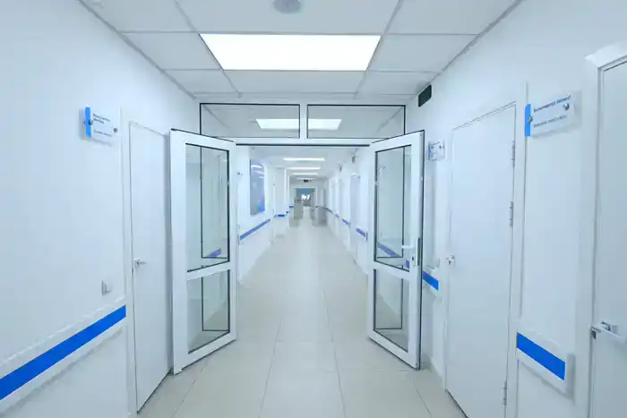 Глава региона осмотрел новую пристройку к центральной больнице (8)