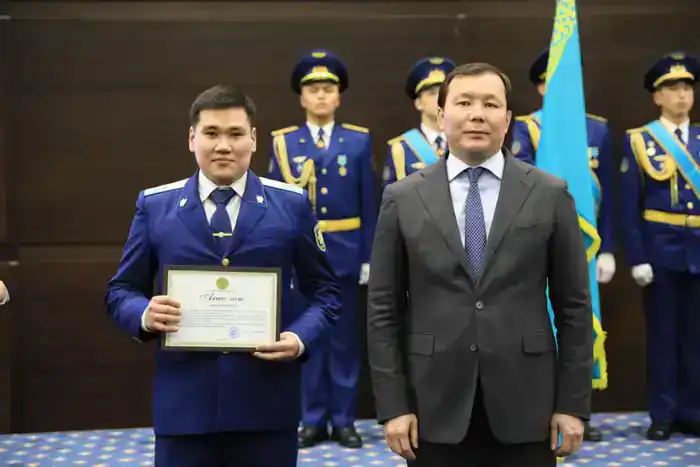 Аким области поздравил работников прокуратуры с профессиональным праздником (4)