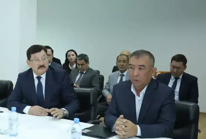 Нурдаулет Килыбай провёл общественный приём на площадке партии (4)