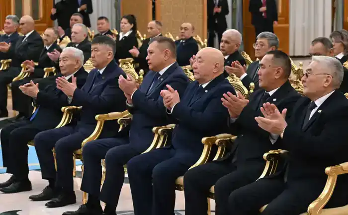 Глава государства поздравил работников энергетической отрасли с профессиональным праздником (3)