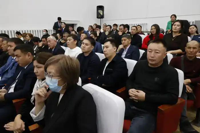 Бейбит Исабаев раскритиковал темпы ремонта Аксуской районной больницы (2)