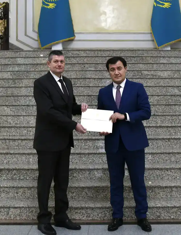 Вновь назначенный Посол Болгарии вручил копии верительных грамот (2)