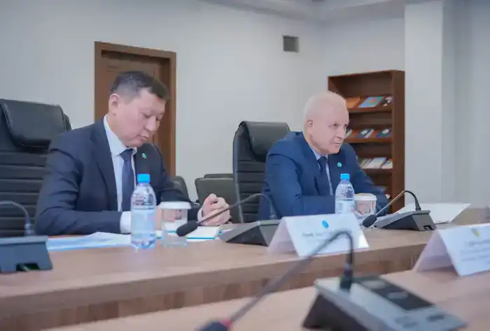 Министр науки и высшего образования РК обсудил сотрудничество с Тюркской академией (2)