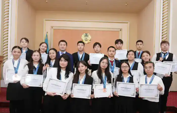 В Мангистау наградили победителей олимпиад среди сельских школ и лучших представителей сферы спорта (3)