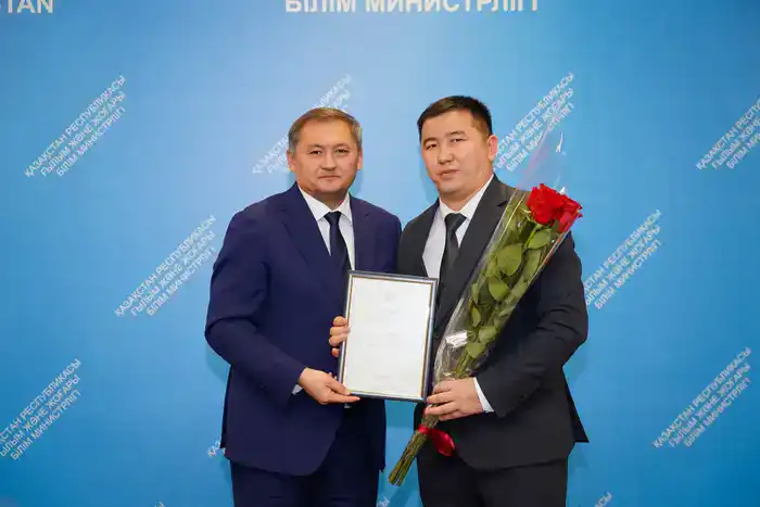 ИСПОЛНЕНИЕ ПОРУЧЕНИЯ ПРЕЗИДЕНТА: В АСТАНЕ МОЛОДЫМ УЧЕНЫМ ВРУЧИЛИ СЕРТИФИКАТЫ НА КВАРТИРЫ (5)