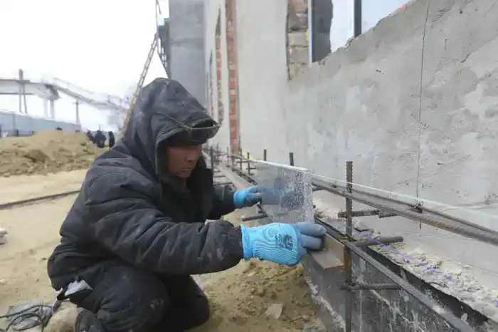 Заместитель акима области посетил строительные объекты в Арале (3)