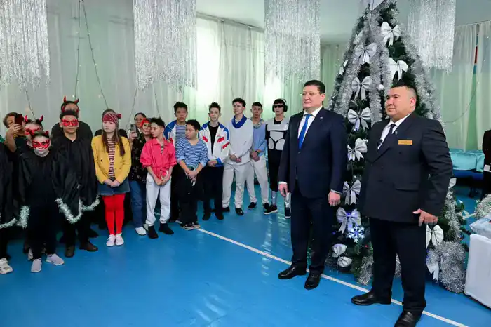 Аким области в преддверии Нового года посетил специальные школы-интернаты и Центр поддержки детей (5)