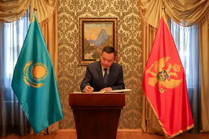 Посол Казахстана вручил верительные грамоты Президенту Черногории (4)