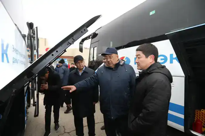 В Актау предприятию MAЭK вручили 20 автобусов (8)