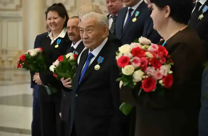 Глава государства поздравил работников энергетической отрасли с профессиональным праздником (4)