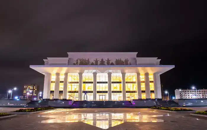 В области Жетісу драматическому театру им. Б. Римовой присвоен академический статус (8)