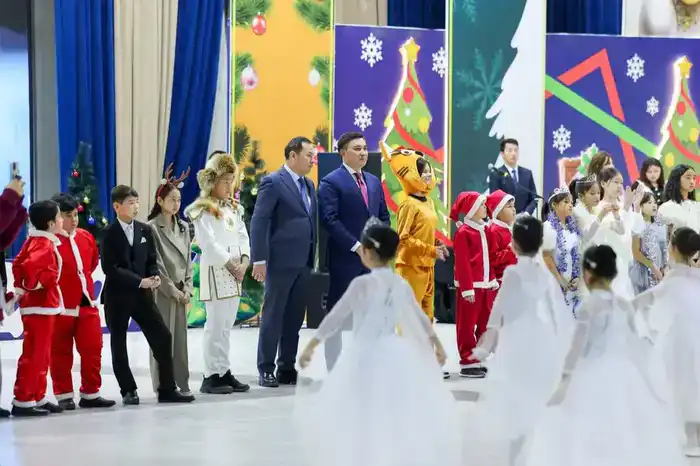 ШЫМКЕНТ: СОСТОЯЛАСЬ ТРАДИЦИОННАЯ ПРЕЗИДЕНТСКАЯ ЁЛКА ДЛЯ ДЕТЕЙ (4)