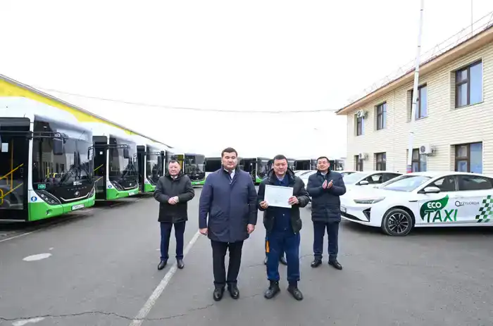 Глава региона встретился с сотрудниками «Қызылорда автобус паркі», «Қызылорда су жүйесі» (8)