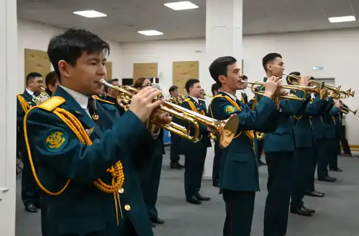 Сенаторы Астаны посетили военно-патриотический центр и узнали о проектах для молодежи