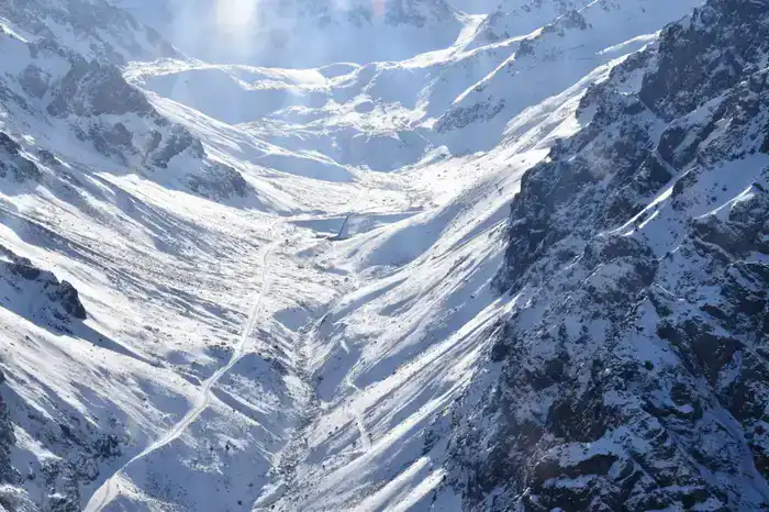 МЧС предупреждает о самопроизвольном сходе снежных лавин (5)