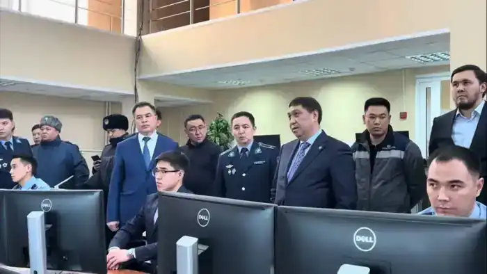 Рабочий визит заместителя министра внутренних дел Сакена Сарсенова в Алматинскую область: усилия по повышению безопасности на дорогах