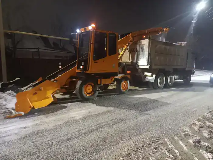 Ночная симфония снегоуборочной техники: более 1 200 машин очищают улицы Астаны от зимних метелей