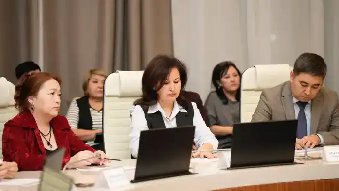 В ВКО состоялось заключительное в этом году заседание областной комиссии по делам женщин (5)