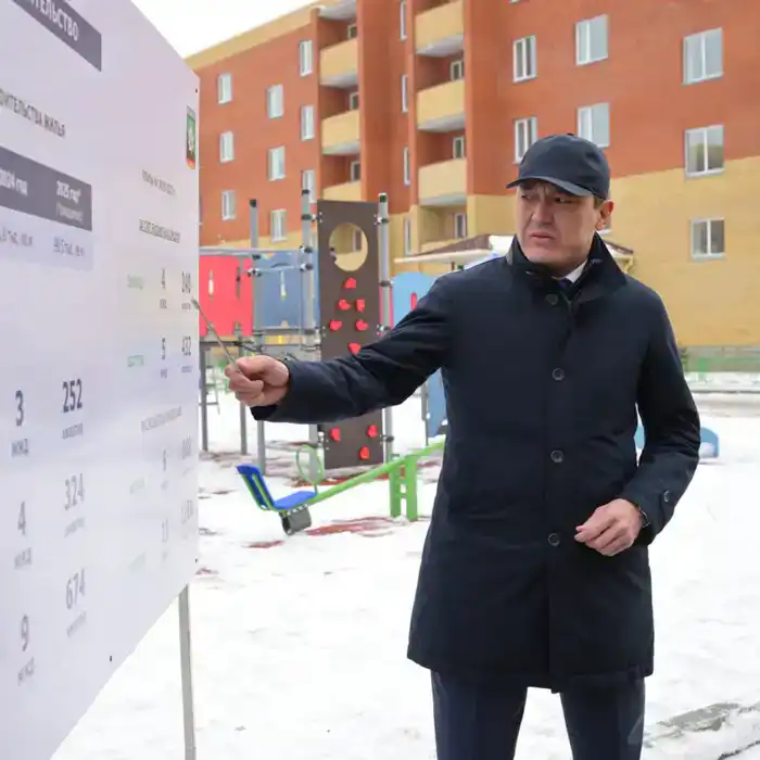 Аким Павлодарской области Асаин Байханов совершил рабочий объезд Экибастуза, в ходе которого ознакомился с реализацией ряда социально значимых проектов (7)