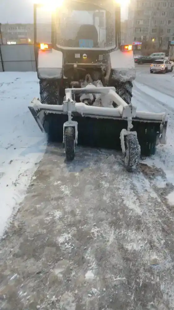 Более 3 000 дорожных рабочих и около 1 500 единиц спецтехники задействованы в снегоуборочных работах в Астане (8)