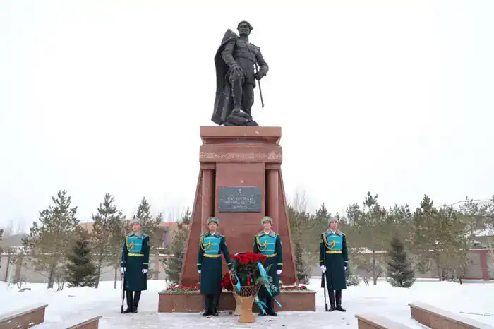 В Вооруженных силах почтили память Героя Советского Союза Бауыржана Момышулы (8)