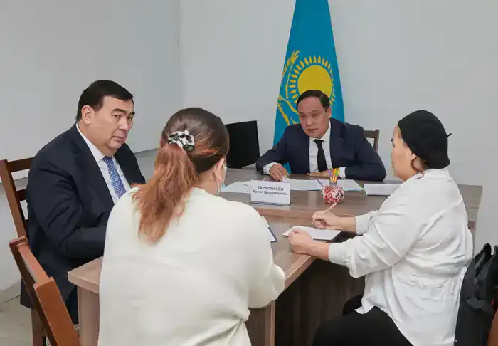 Аким Жамбылской области провёл приём граждан (3)