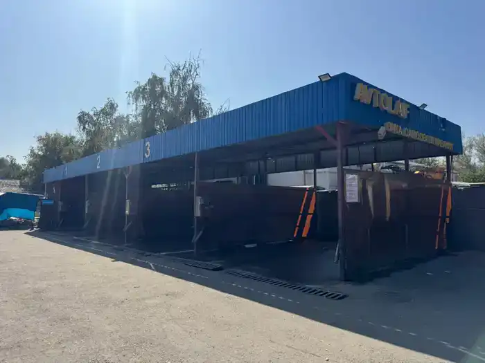 В Алматы под снос попала очередная автомойка (2)