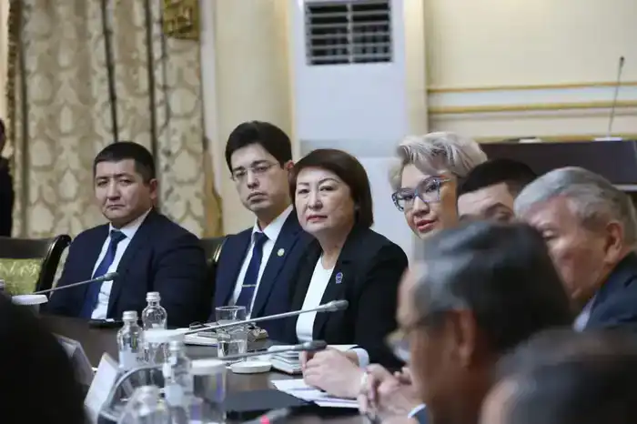 Встреча заместителя акима Алматы с ректорами вузов: перспективы для молодежи и новые инициативы