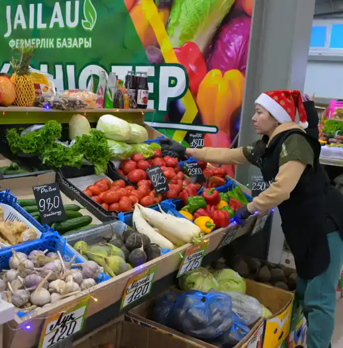 Все для новогоднего стола по доступным ценам: в Павлодаре прошла праздничная сельхозярмарка (7)