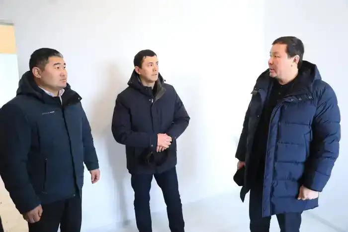 Асхат Шахаров подчеркивает важность доступного жилья для уязвимых категорий населения в ходе поездки по Байганинскому району