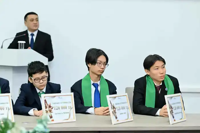 Аким области встретился с одаренными школьниками региона (9)