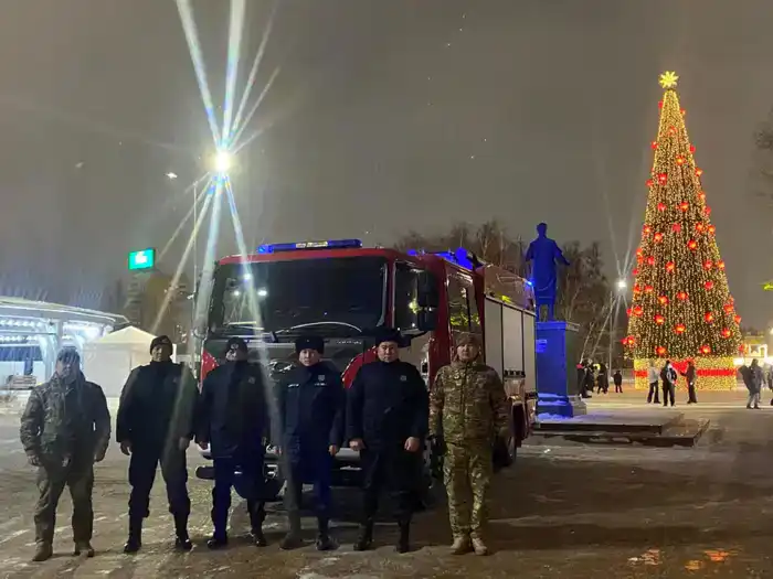 В Астане успешно обеспечена пожарная безопасность во время зажжения новогодних елок