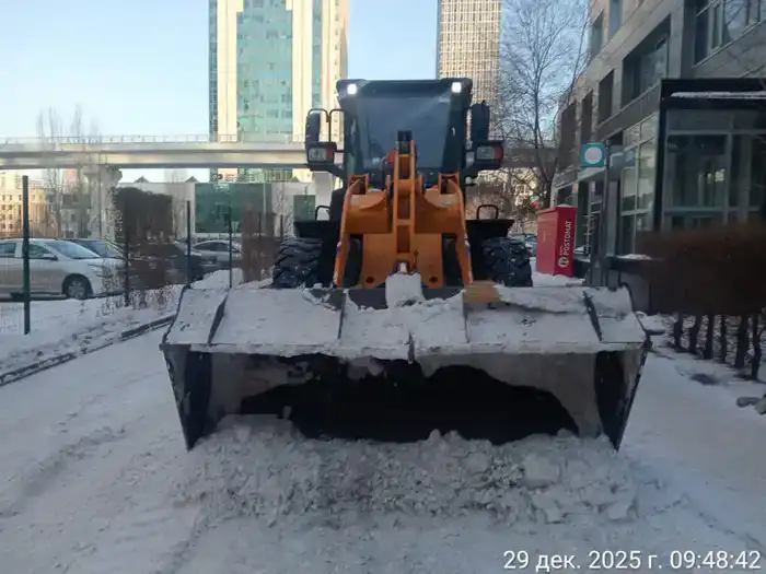 Почти 3 000 дорожных рабочих и свыше 1 400 единиц спецтехники задействованы в снегоуборочных работах в Астане (9)