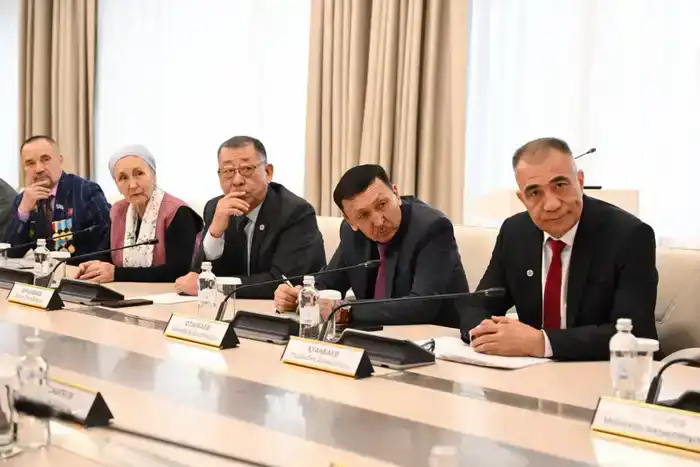 Аким Алматы встретился с участниками декабрьских событий 1986 года для обсуждения планов памятных мероприятий