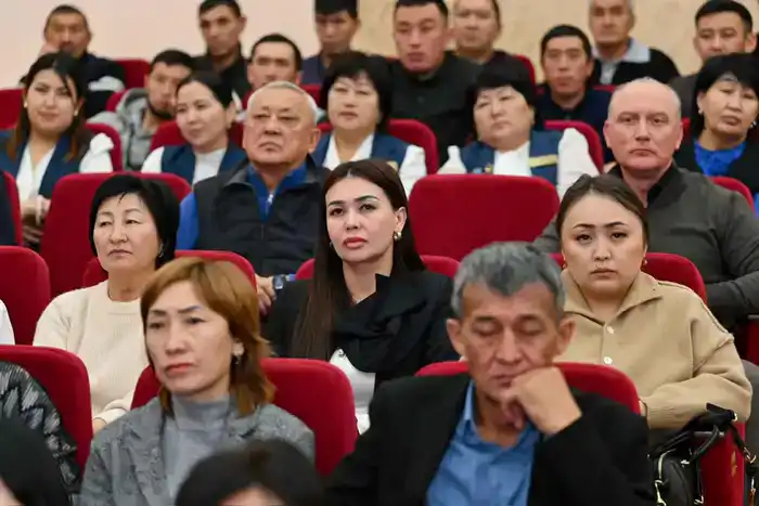 Аким области встретился жителями района Жаңасемей (4)