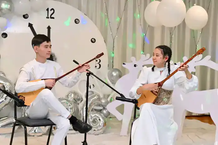 Аким области в преддверии Нового года посетил специальные школы-интернаты и Центр поддержки детей (4)