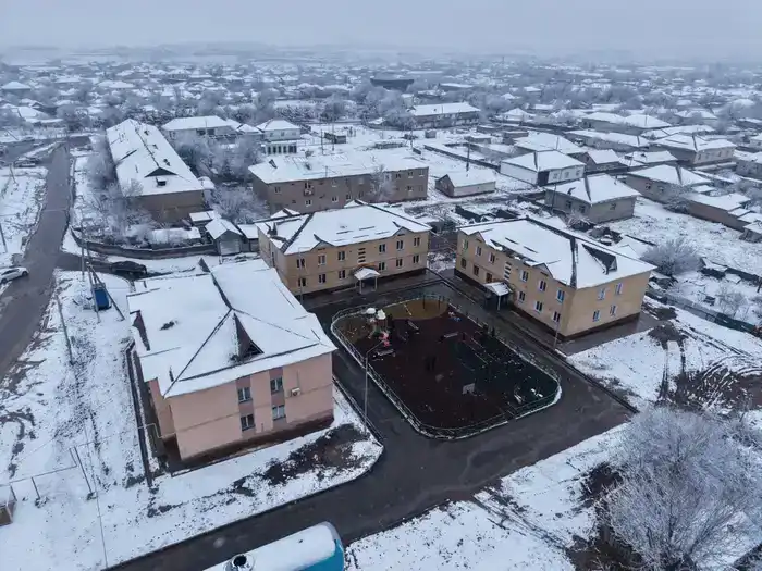 Аким Туркестанской области Нуралхан Кушеров посетил Казыгурт и обсудил проблемы жильцов отремонтированного дома